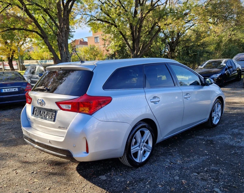Toyota Auris 2.0D4D Full, снимка 6 - Автомобили и джипове - 52237041