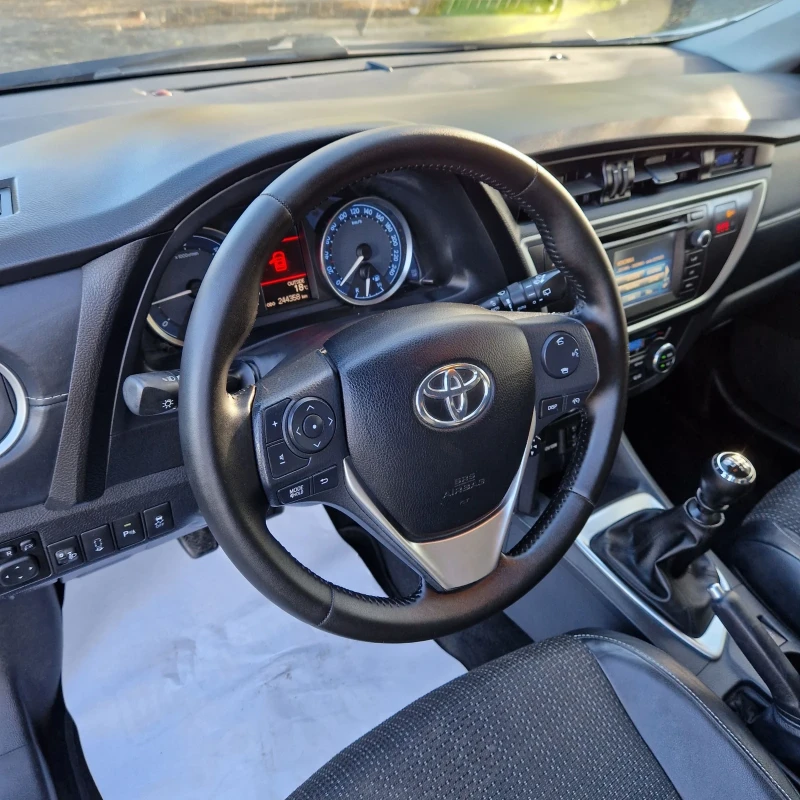 Toyota Auris 2.0D4D Full, снимка 8 - Автомобили и джипове - 52237041