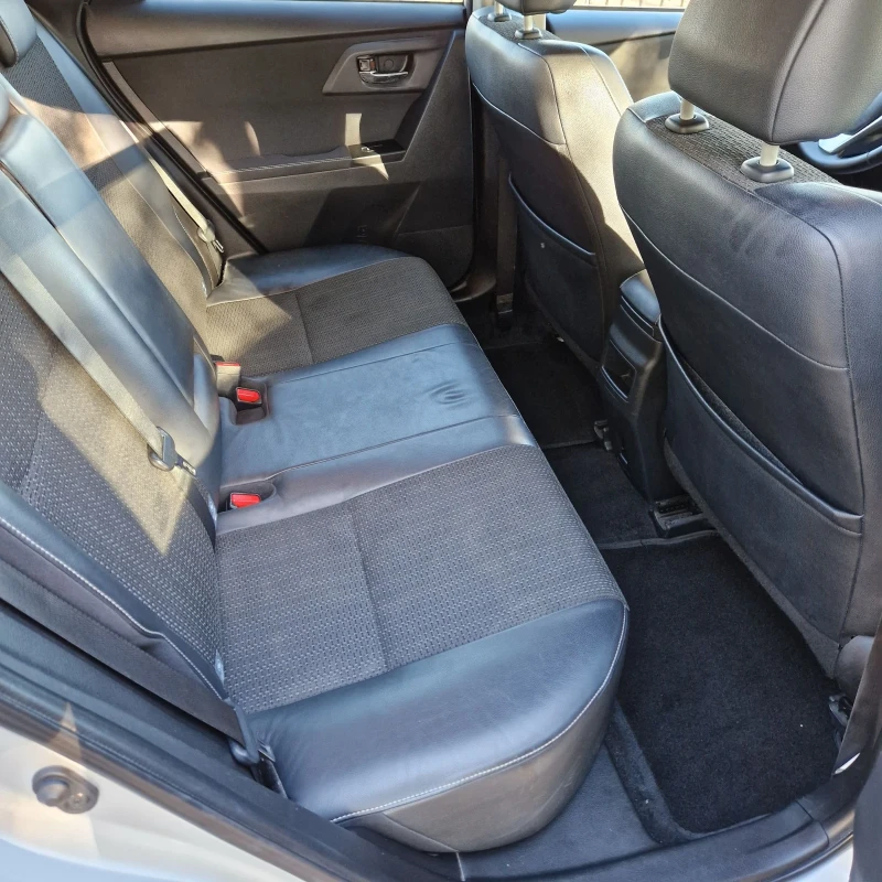Toyota Auris 2.0D4D Full, снимка 13 - Автомобили и джипове - 52237041