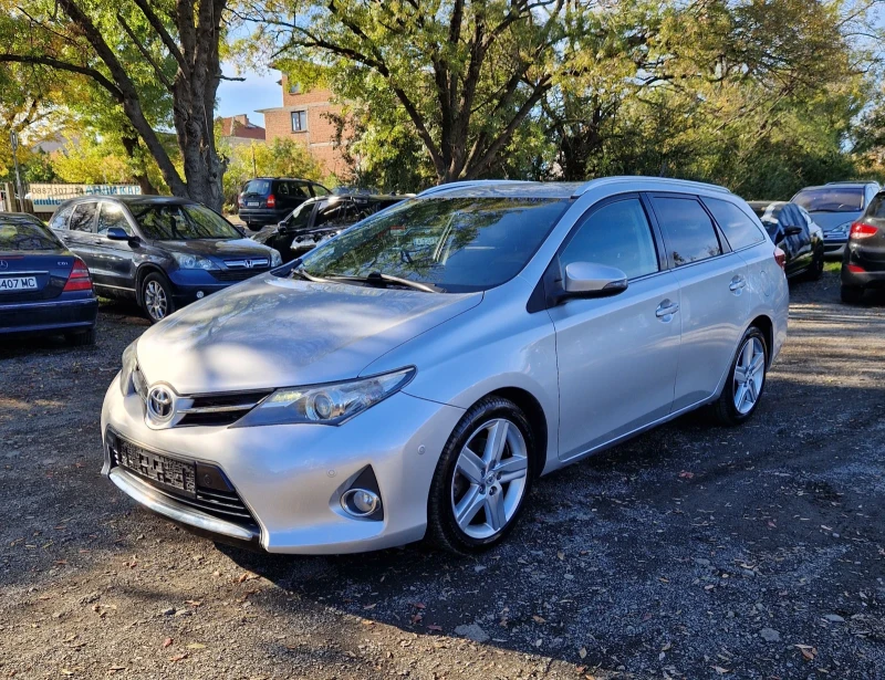 Toyota Auris 2.0D4D Full, снимка 3 - Автомобили и джипове - 52237041