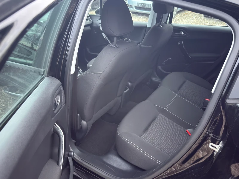 Peugeot 208 1.2 i Gaz, снимка 8 - Автомобили и джипове - 52478729
