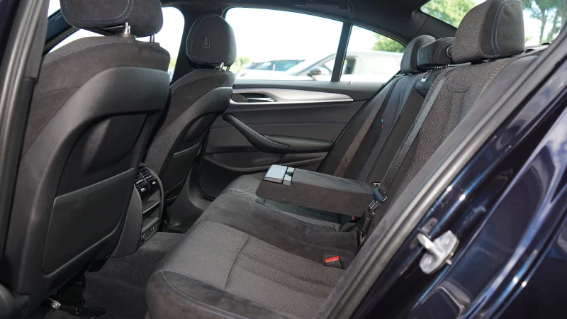 BMW 530 G30/265HP/MSPORT/CAM/NAVI/LED/VIRTUAL/ACC/875v, снимка 13 - Автомобили и джипове - 53242228