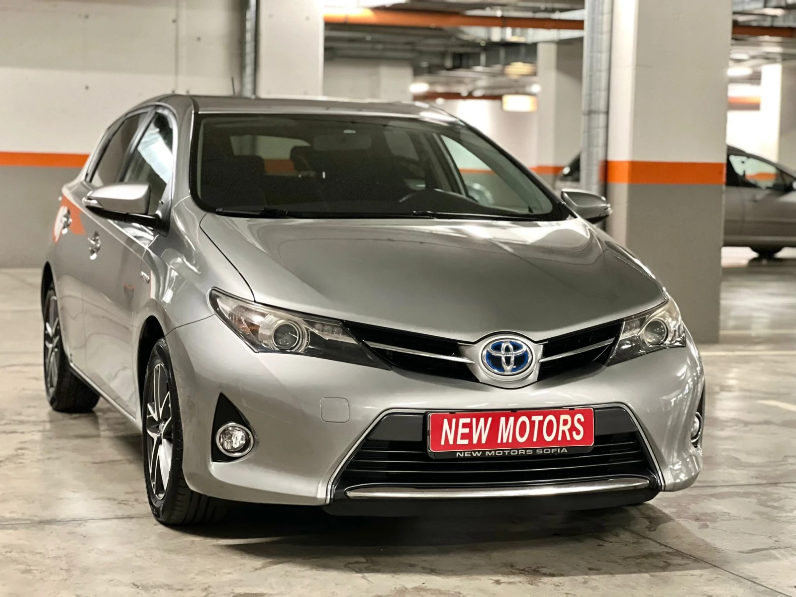 Toyota Auris 1, 8Hybrid Лизинг през Уникредит по350 лева  - изображение 3