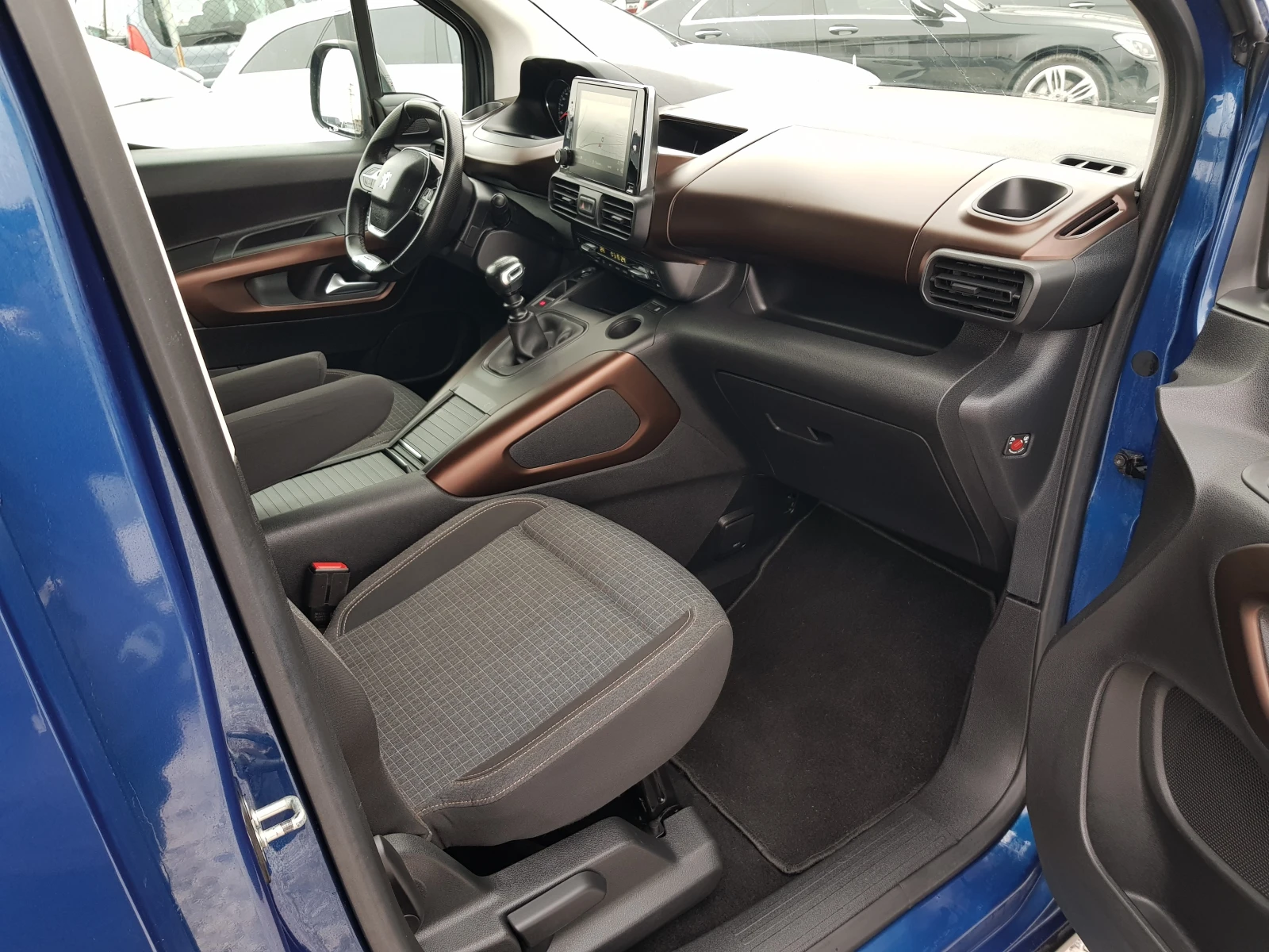 Peugeot Rifter GT LINE 73 564 КМ /01/2019г. ЛИЗИНГ | Mobile.bg — изображение 11
