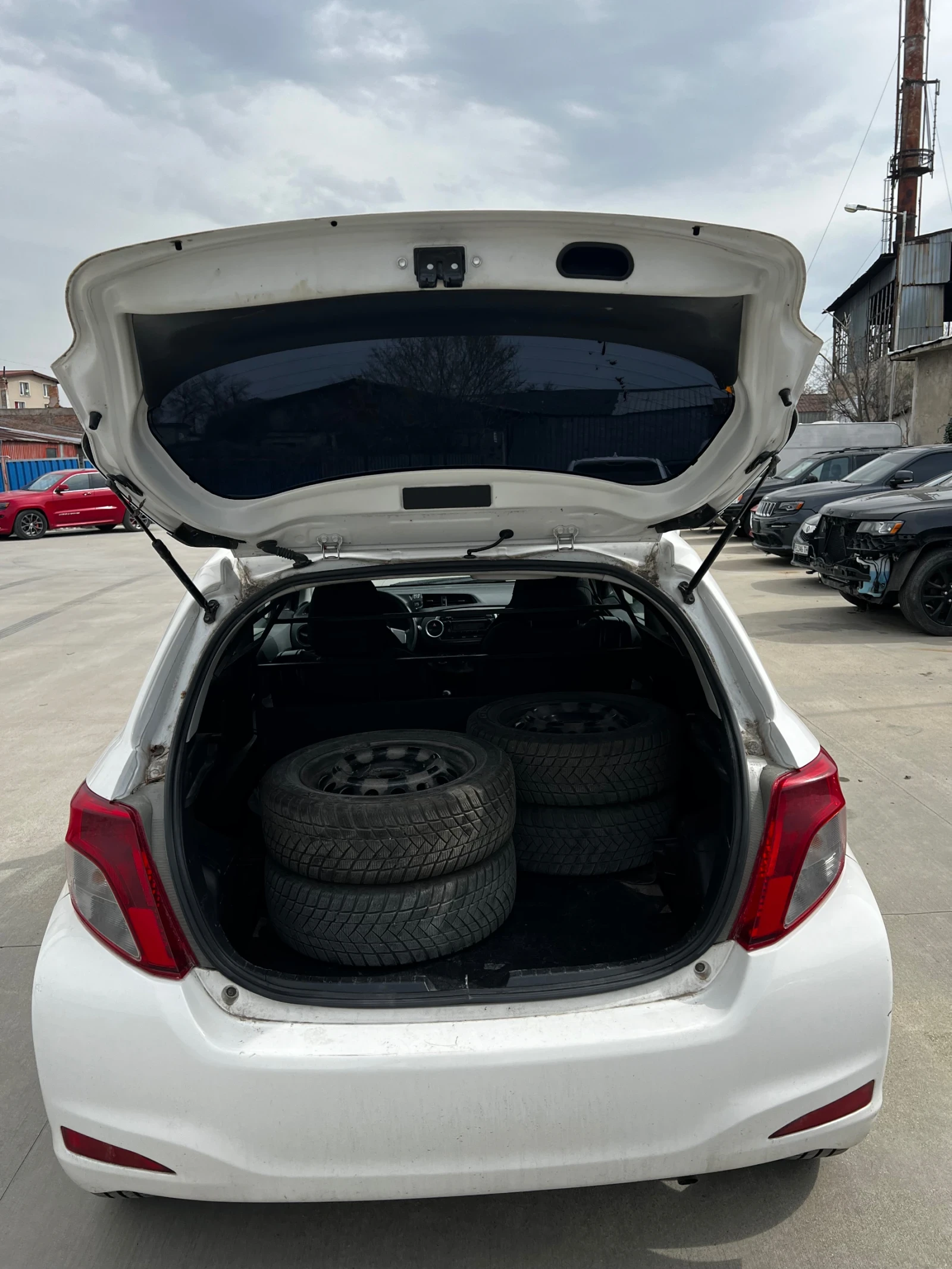 Toyota Yaris  - изображение 8