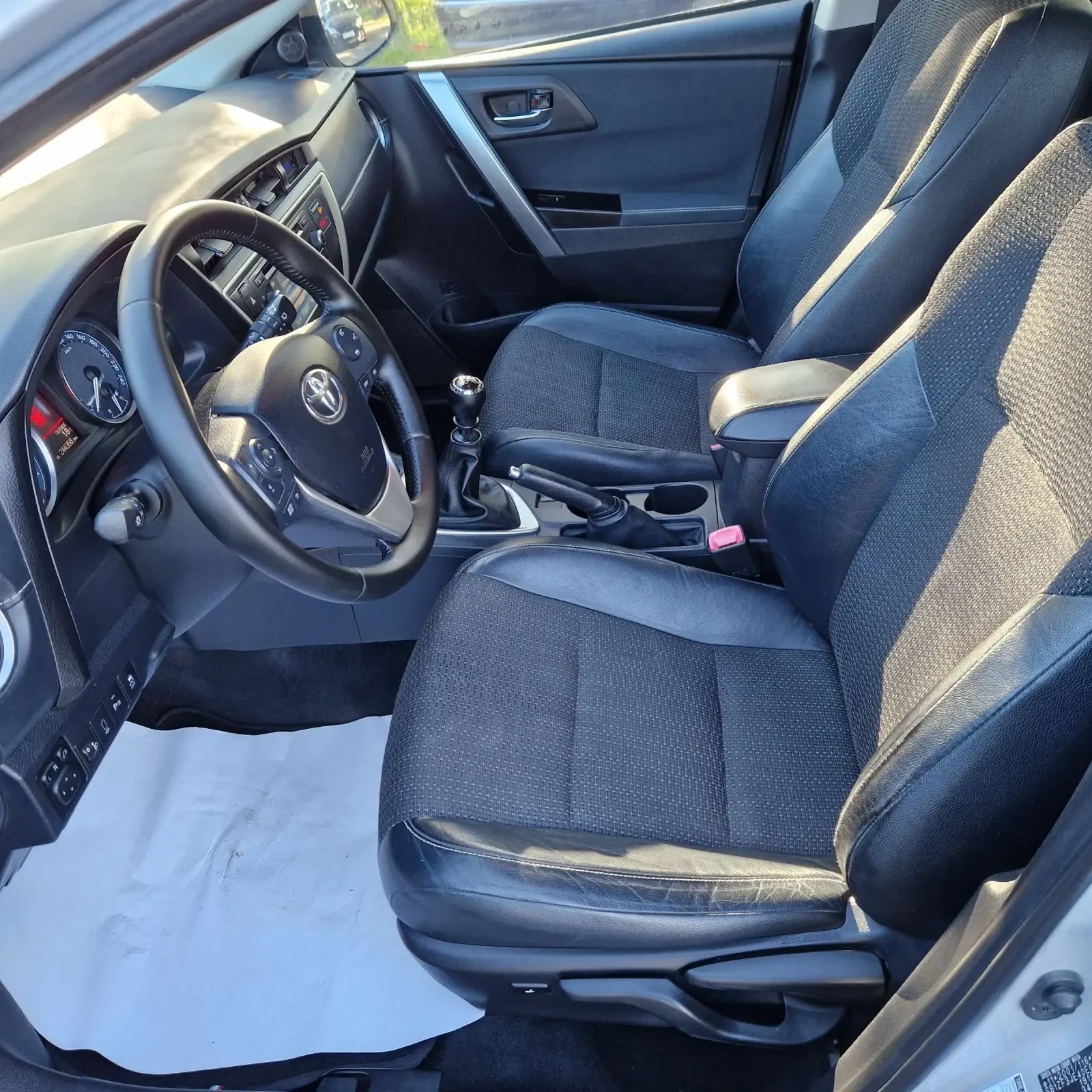 Toyota Auris 2.0D4D Full - изображение 7