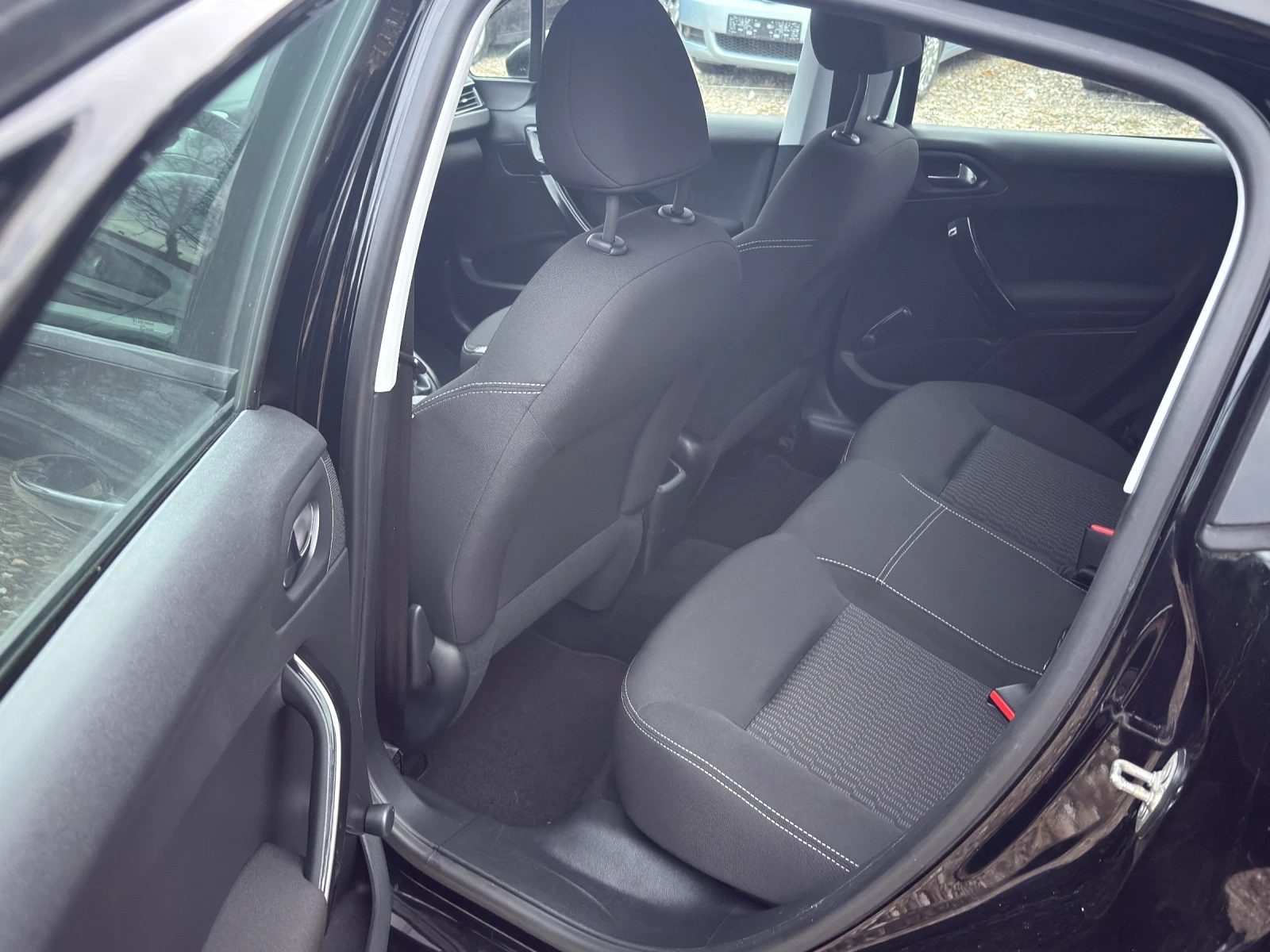 Peugeot 208 1.2 i Gaz - изображение 8