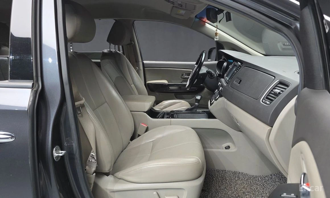 Kia Carnival, снимка 11 - Автомобили и джипове - 53714679