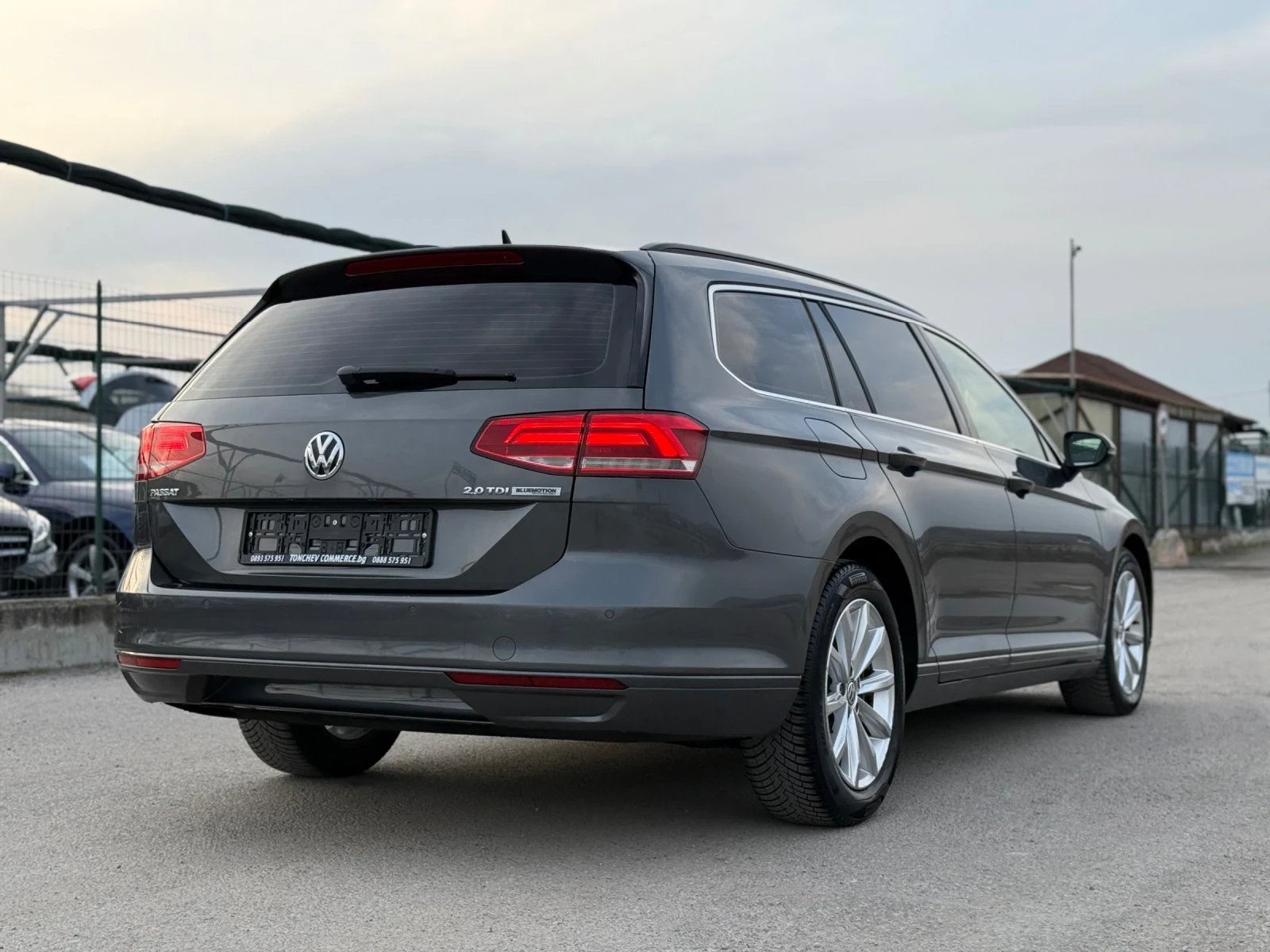 VW Passat 2.0-TDI-AUTOMAT-NAVI-TV-DVD-AVTOPILOT-CAR PLAY - изображение 6