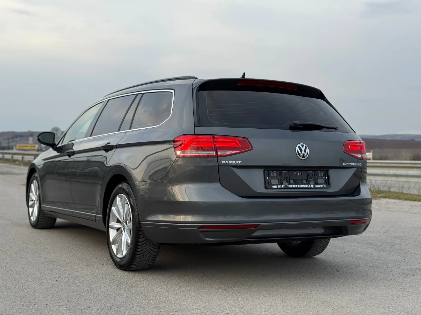 VW Passat 2.0-TDI-AUTOMAT-NAVI-TV-DVD-AVTOPILOT-CAR PLAY - изображение 4