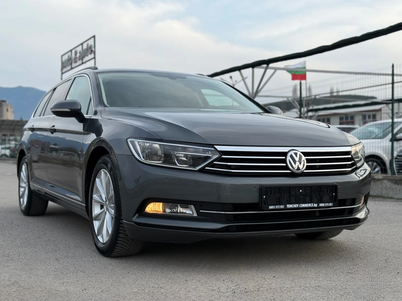 VW Passat 2.0-TDI-AUTOMAT-NAVI-TV-DVD-AVTOPILOT-CAR PLAY