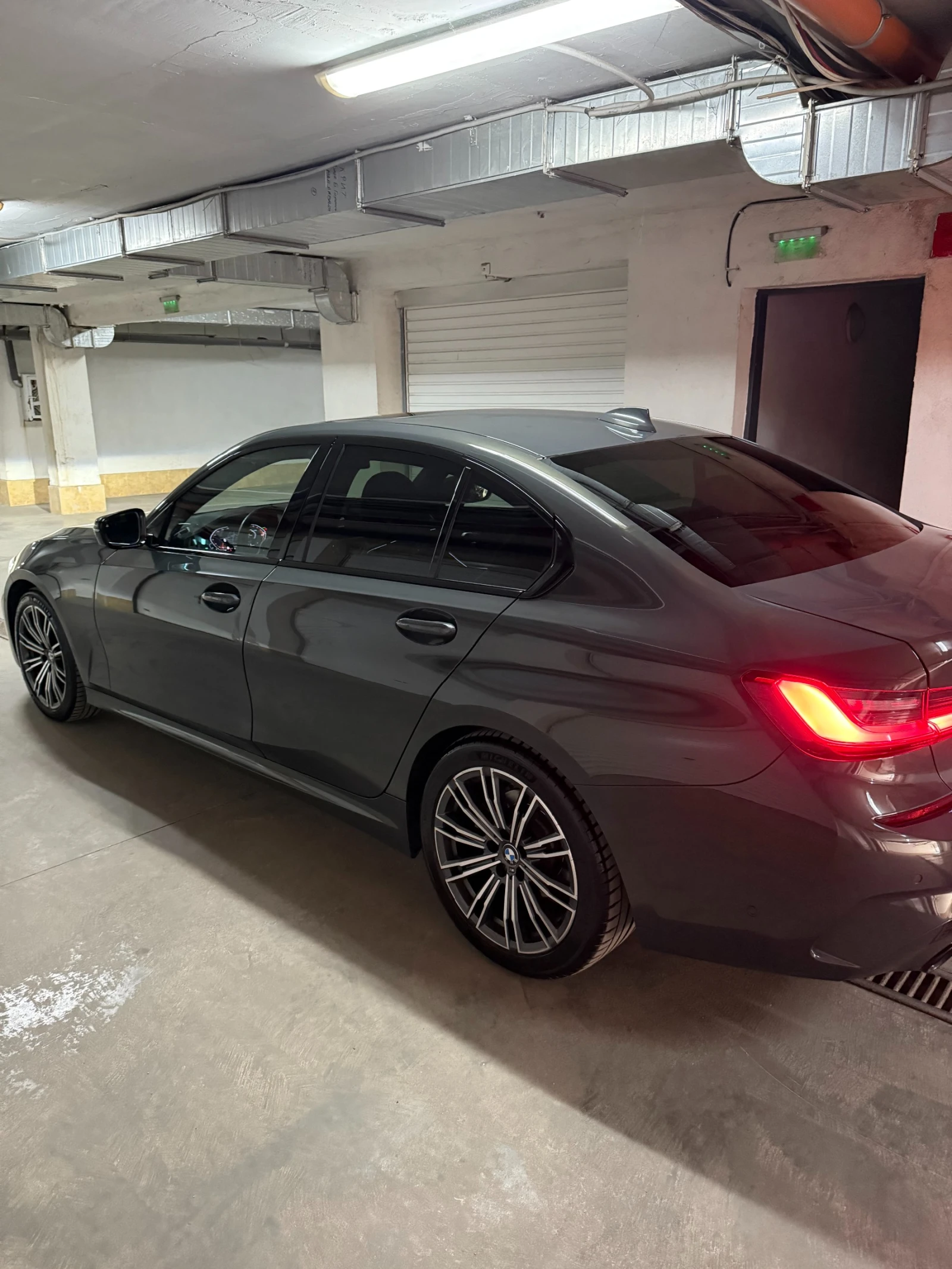 BMW 320 xDrive Diesel - гаранция към БМВ до окт. 2026, снимка 10 - Автомобили и джипове - 53773654