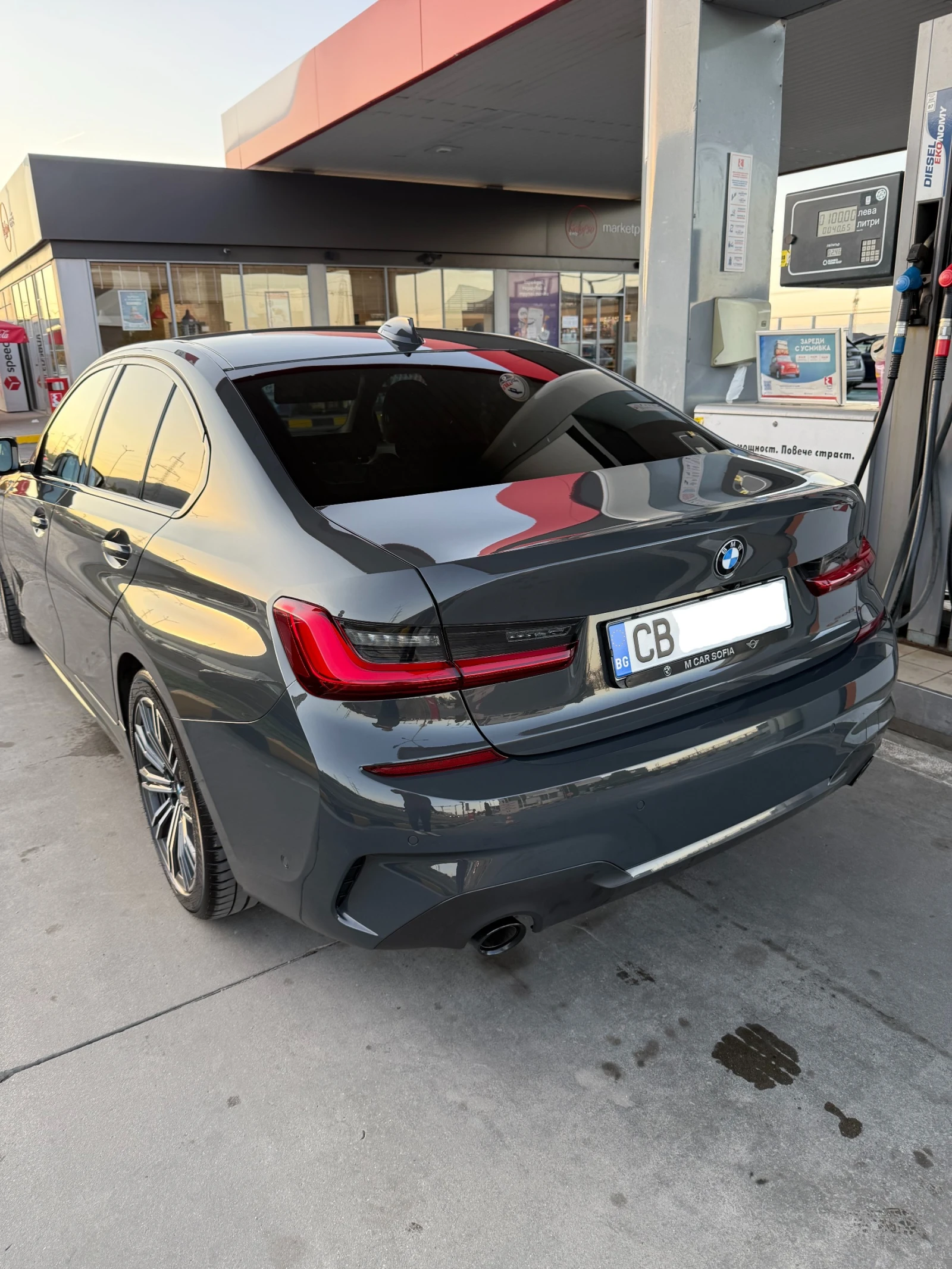 BMW 320 xDrive Diesel - гаранция към БМВ до окт. 2026, снимка 3 - Автомобили и джипове - 53773654