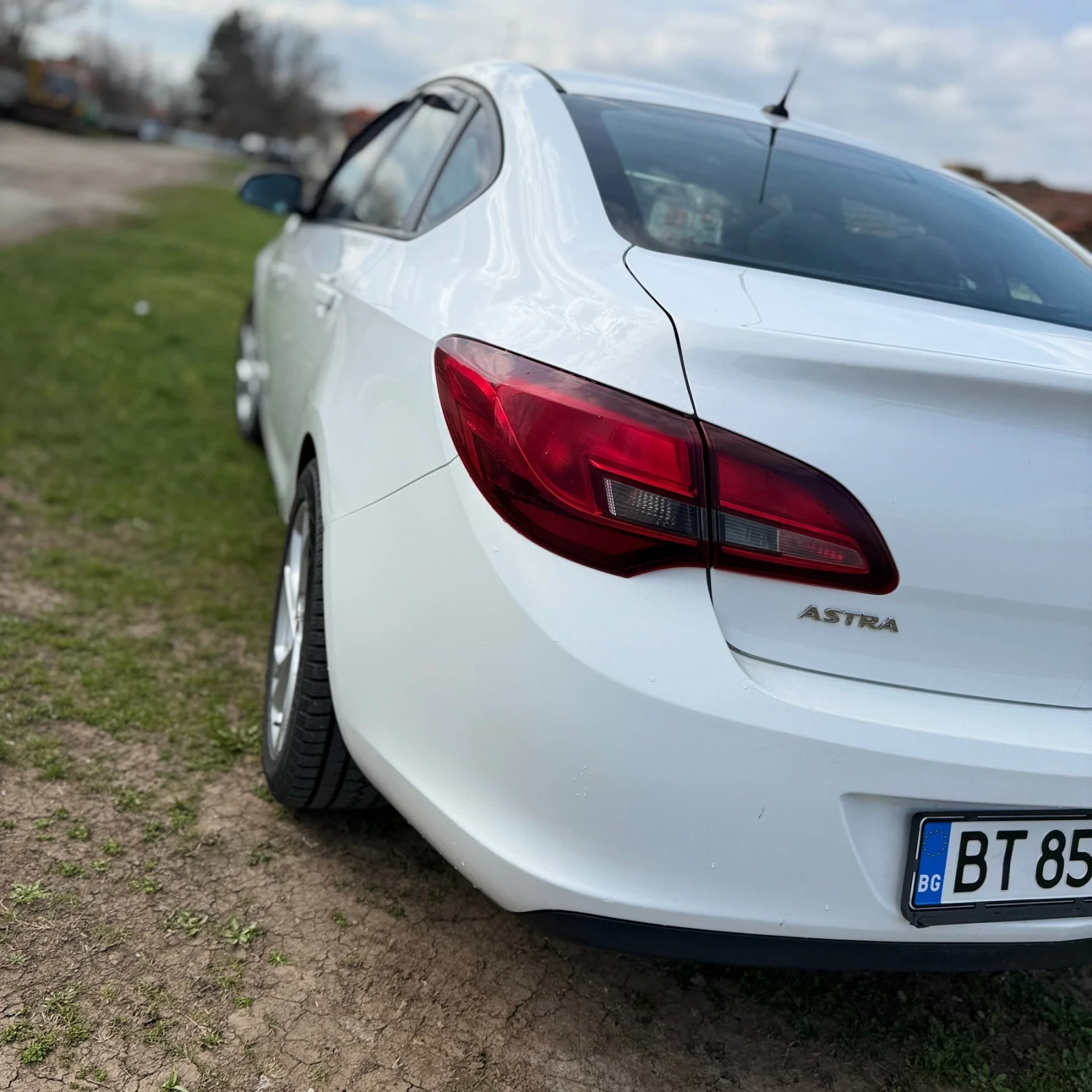 Opel Astra 1.6 cdti, снимка 9 - Автомобили и джипове - 53986228