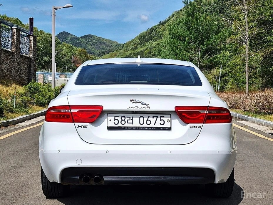 Jaguar XE, снимка 5 - Автомобили и джипове - 54370899