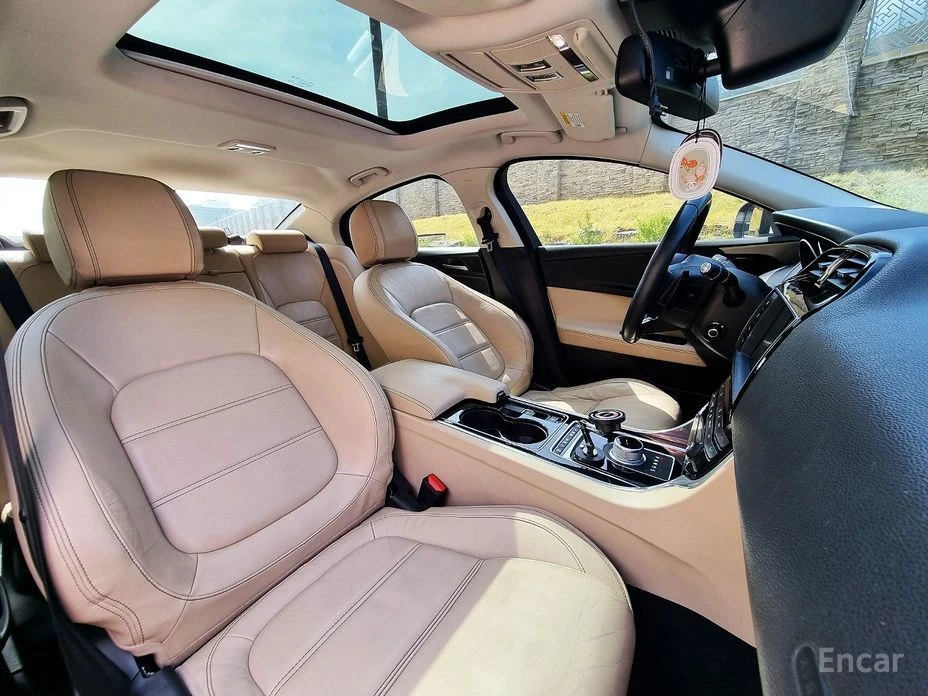 Jaguar XE, снимка 9 - Автомобили и джипове - 54370899