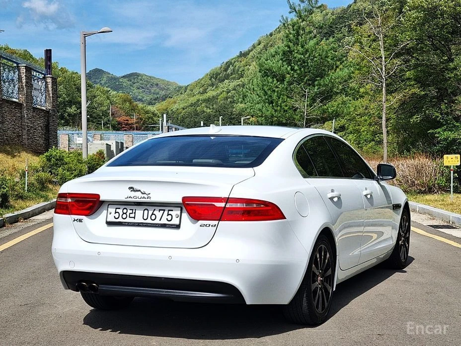 Jaguar XE, снимка 3 - Автомобили и джипове - 54370899