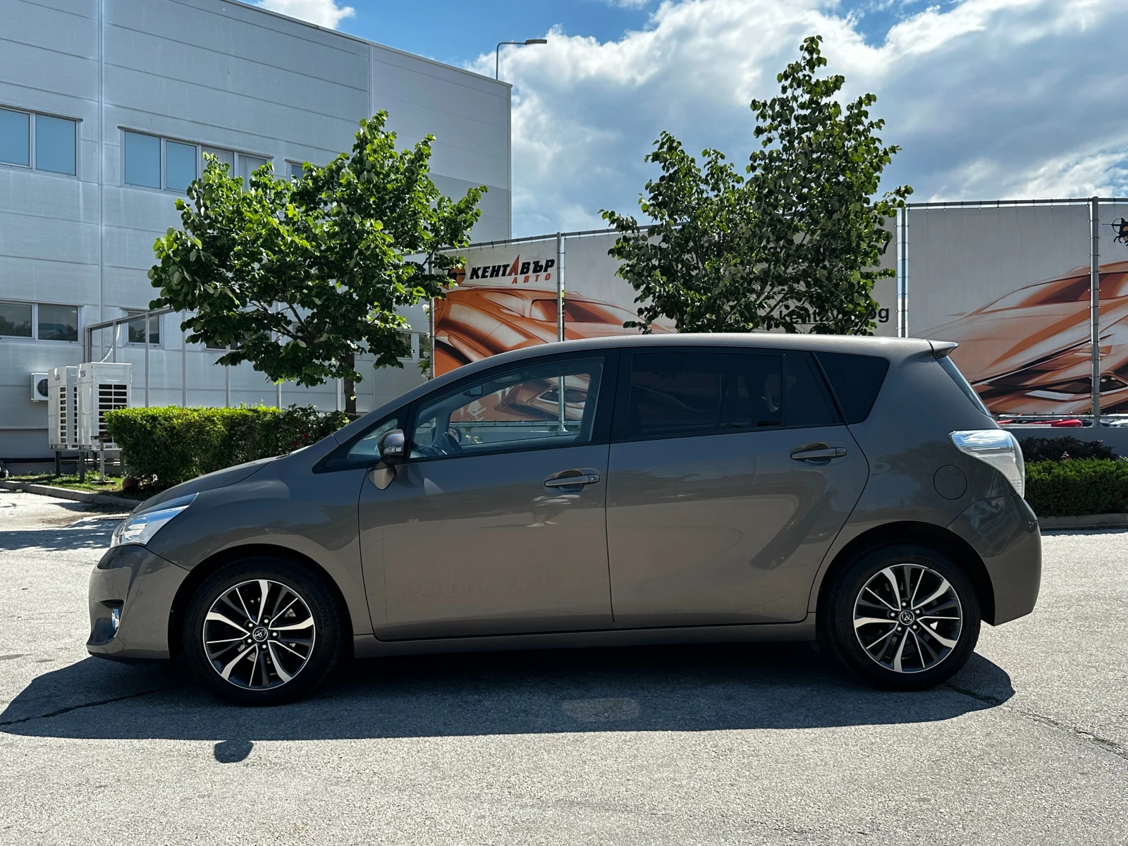 Toyota Verso 1.6d 112 к.с./ГАРАНЦИЯ , снимка 2 - Автомобили и джипове - 54976836