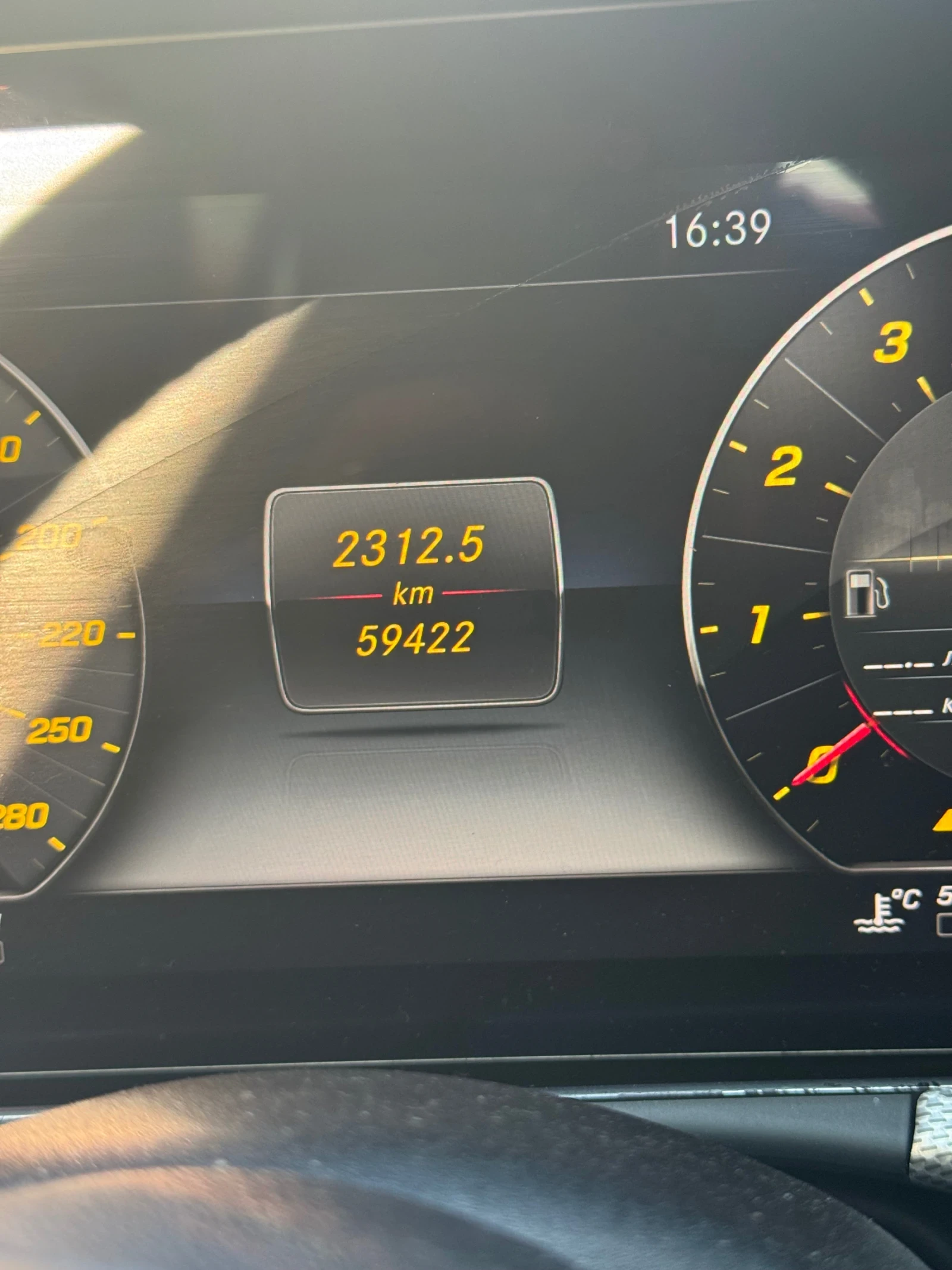 Mercedes-Benz E 200 AMG Пакет, снимка 15 - Автомобили и джипове - 55259771