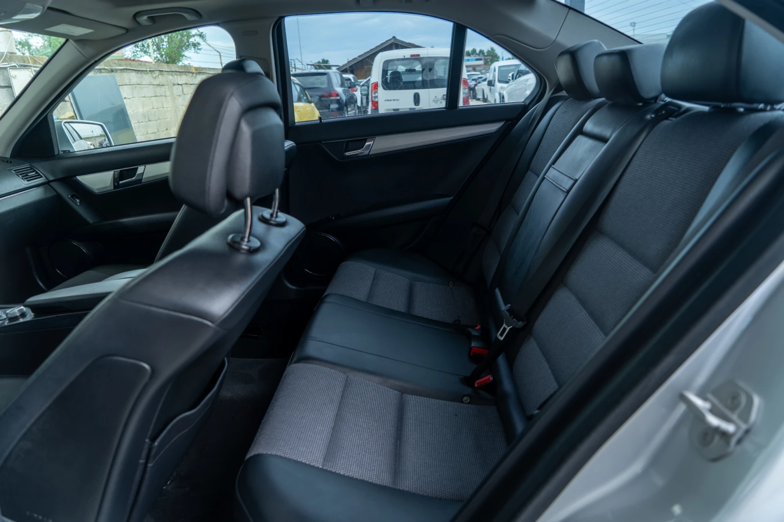 Mercedes-Benz C 220 D = 170HP = OM646 = TOP = ГАРАНЦИЯ = ЛИЗИНГ, снимка 11 - Автомобили и джипове - 55431911