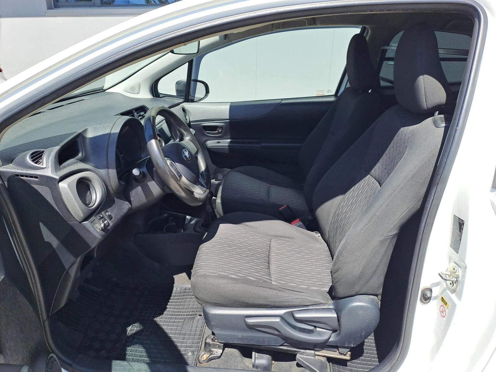 Toyota Yaris 1.0  Товарен N1, снимка 9 - Автомобили и джипове - 55625776