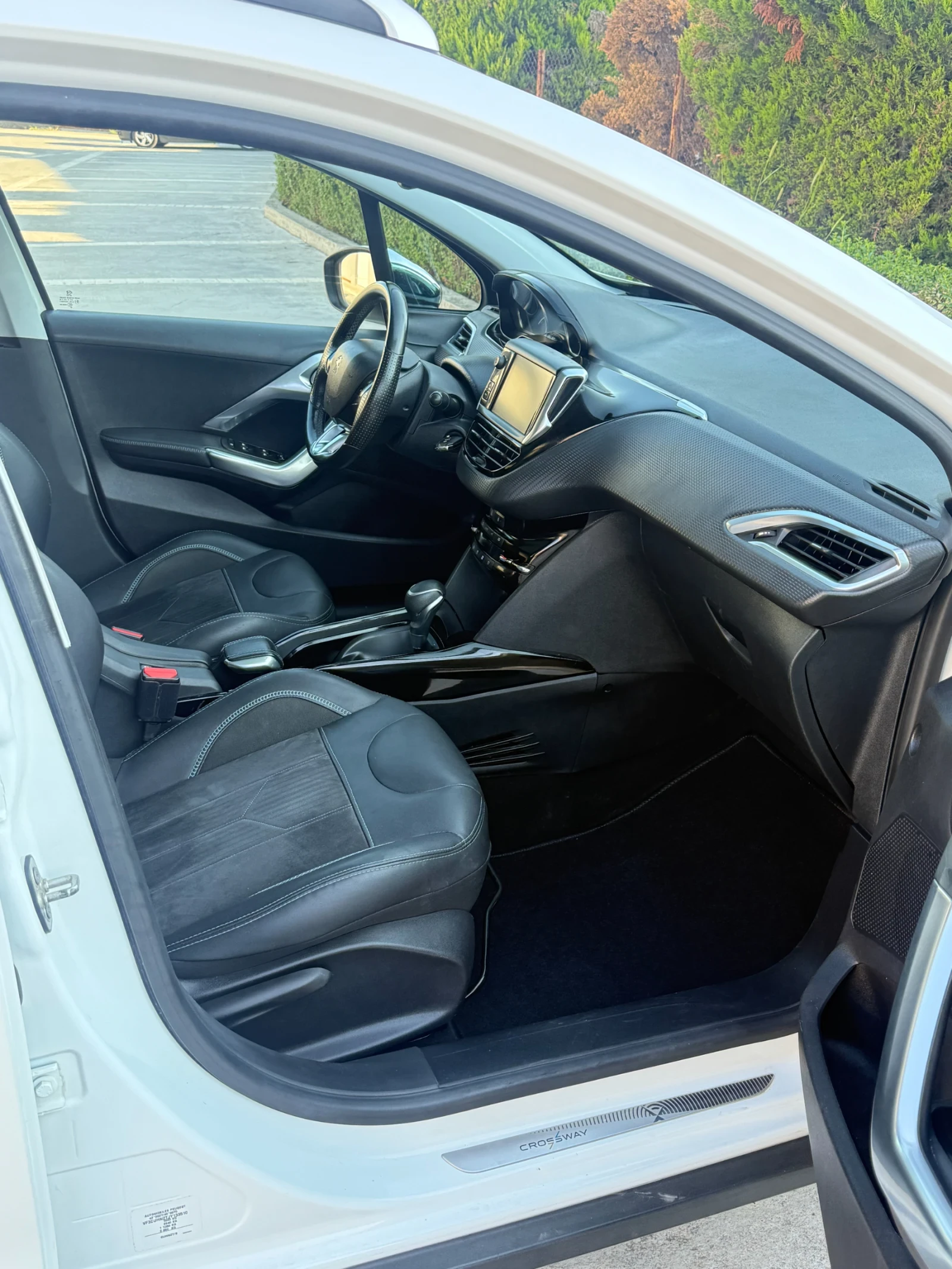 Peugeot 2008 Автоматик Crossway, снимка 10 - Автомобили и джипове - 55712612