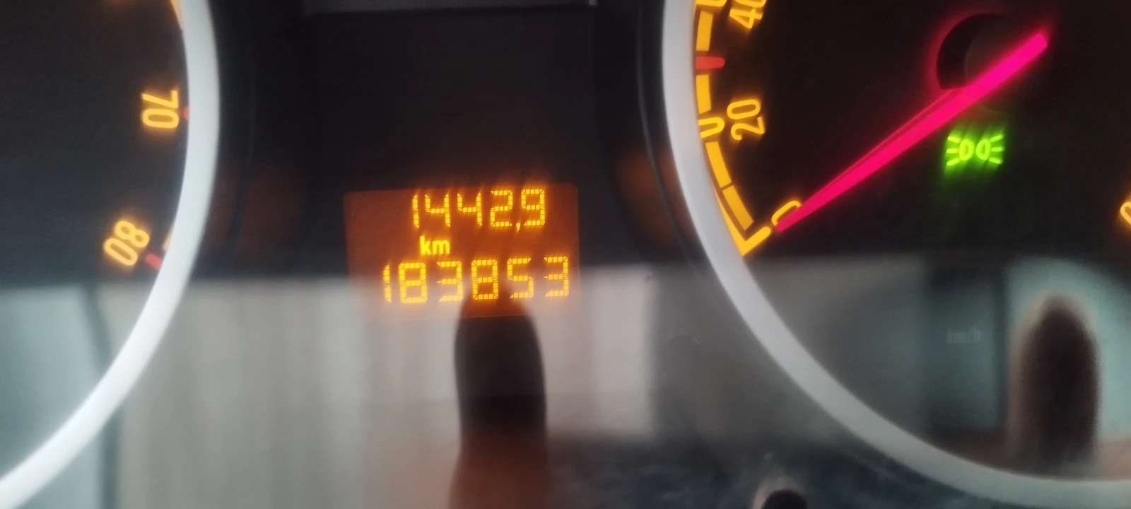 Opel Corsa 1.2 - 111 edition, снимка 8 - Автомобили и джипове - 55930422