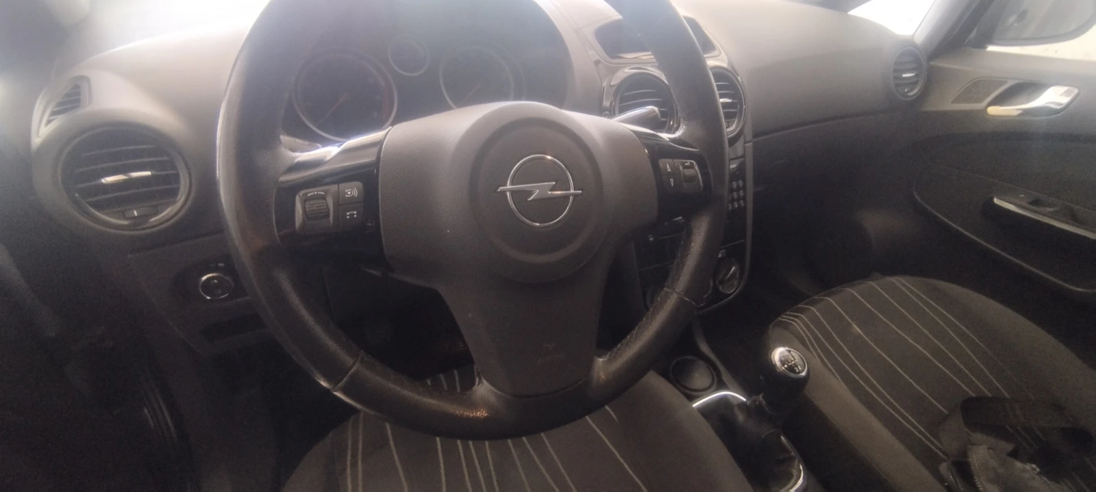 Opel Corsa 1.2 - 111 edition, снимка 9 - Автомобили и джипове - 55930422