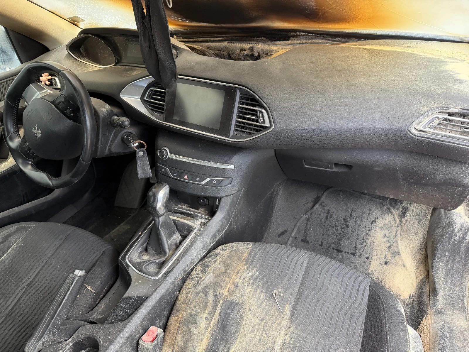 Peugeot 308 1.6 BLU E-HDI, снимка 6 - Автомобили и джипове - 56212979