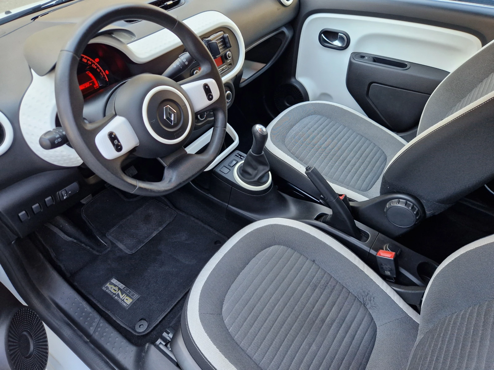 Renault Twingo 1.0 Sce, снимка 13 - Автомобили и джипове - 56554112