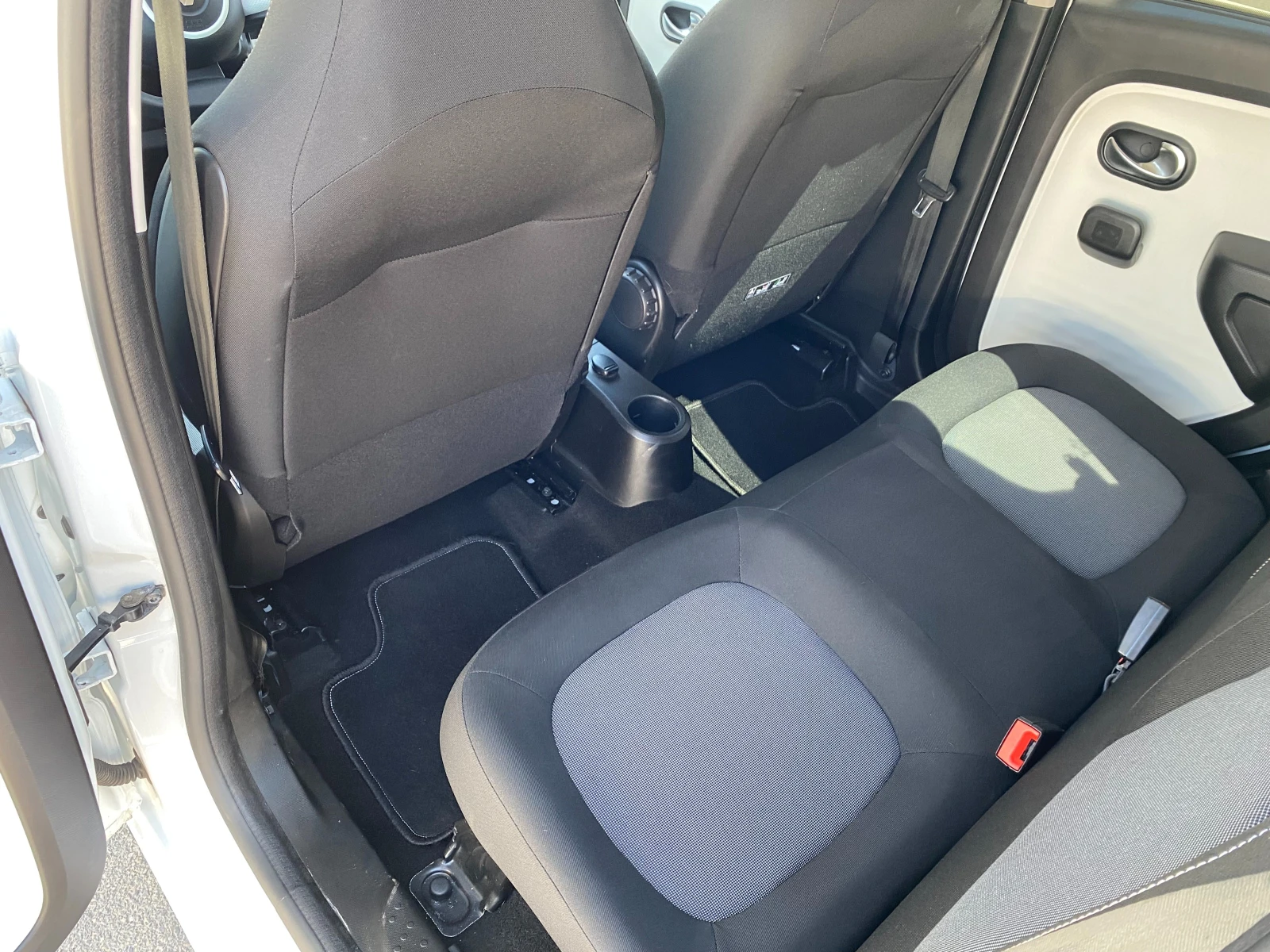 Renault Twingo 1.0 Sce, снимка 17 - Автомобили и джипове - 56554112