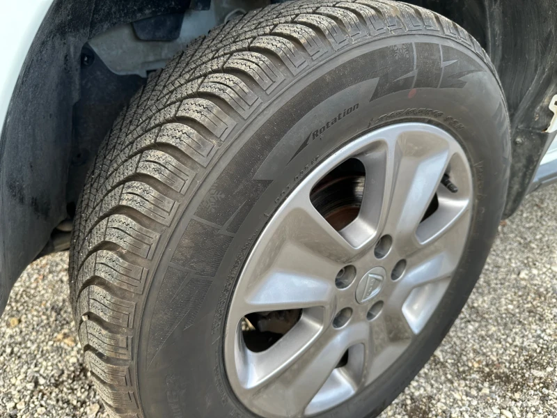 Dacia Duster 1.6i BENZ-GAZ, снимка 17 - Автомобили и джипове - 52707322