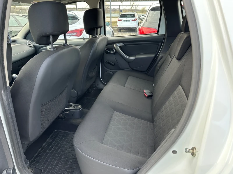 Dacia Duster 1.6i BENZ-GAZ, снимка 8 - Автомобили и джипове - 52707322
