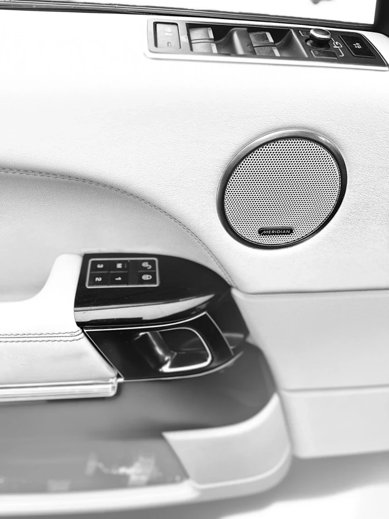 Land Rover Range rover Vogue * 4.4 SDV8 * Реални километри* Всички екстри, снимка 10 - Автомобили и джипове - 53266420