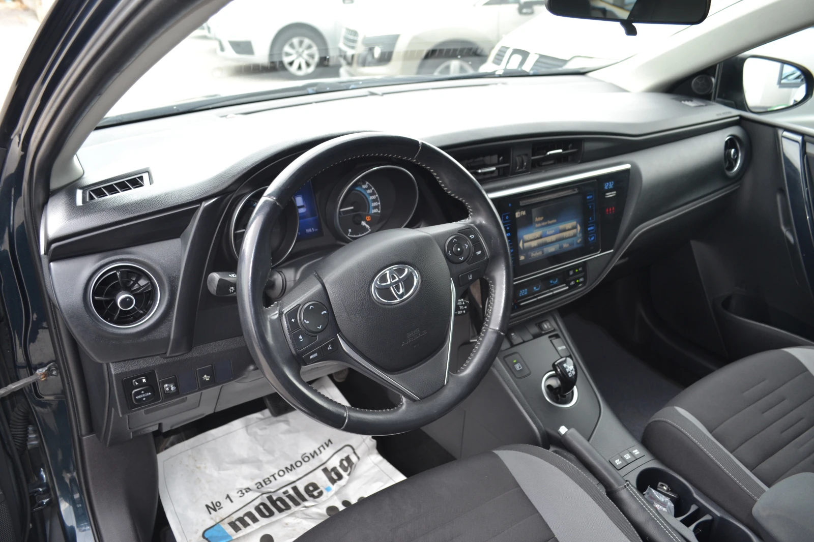 Toyota Auris 1.8-HYBRID - изображение 9