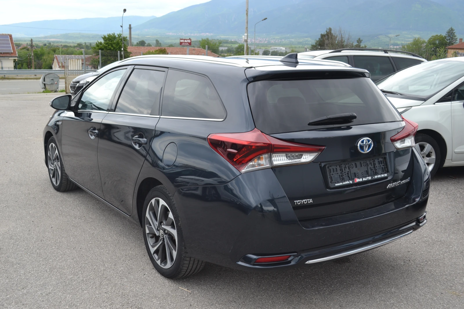 Toyota Auris 1.8-HYBRID - изображение 5