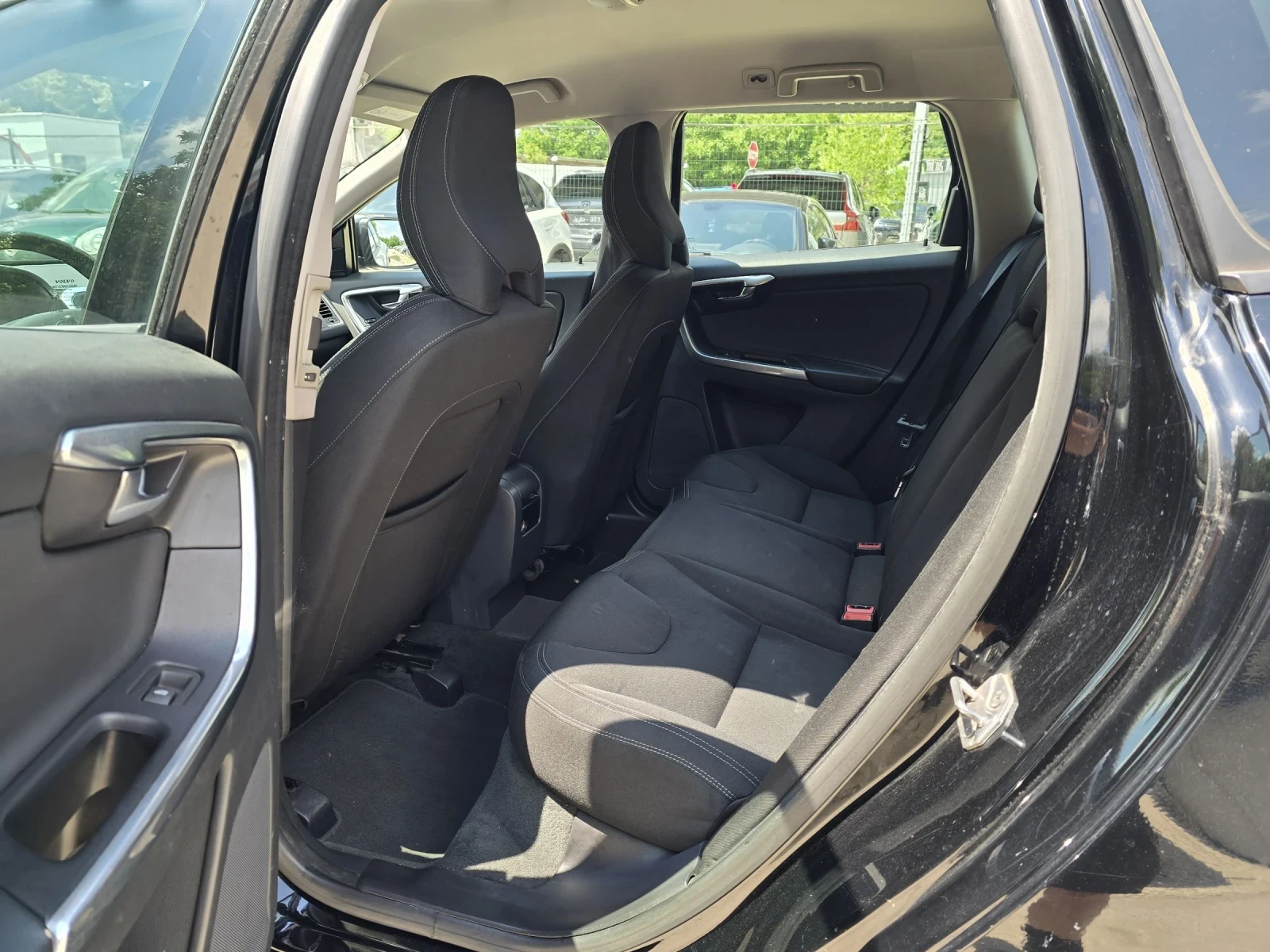 Volvo XC60 2.0d 190к.с 4х4 , снимка 11 - Автомобили и джипове - 53389999