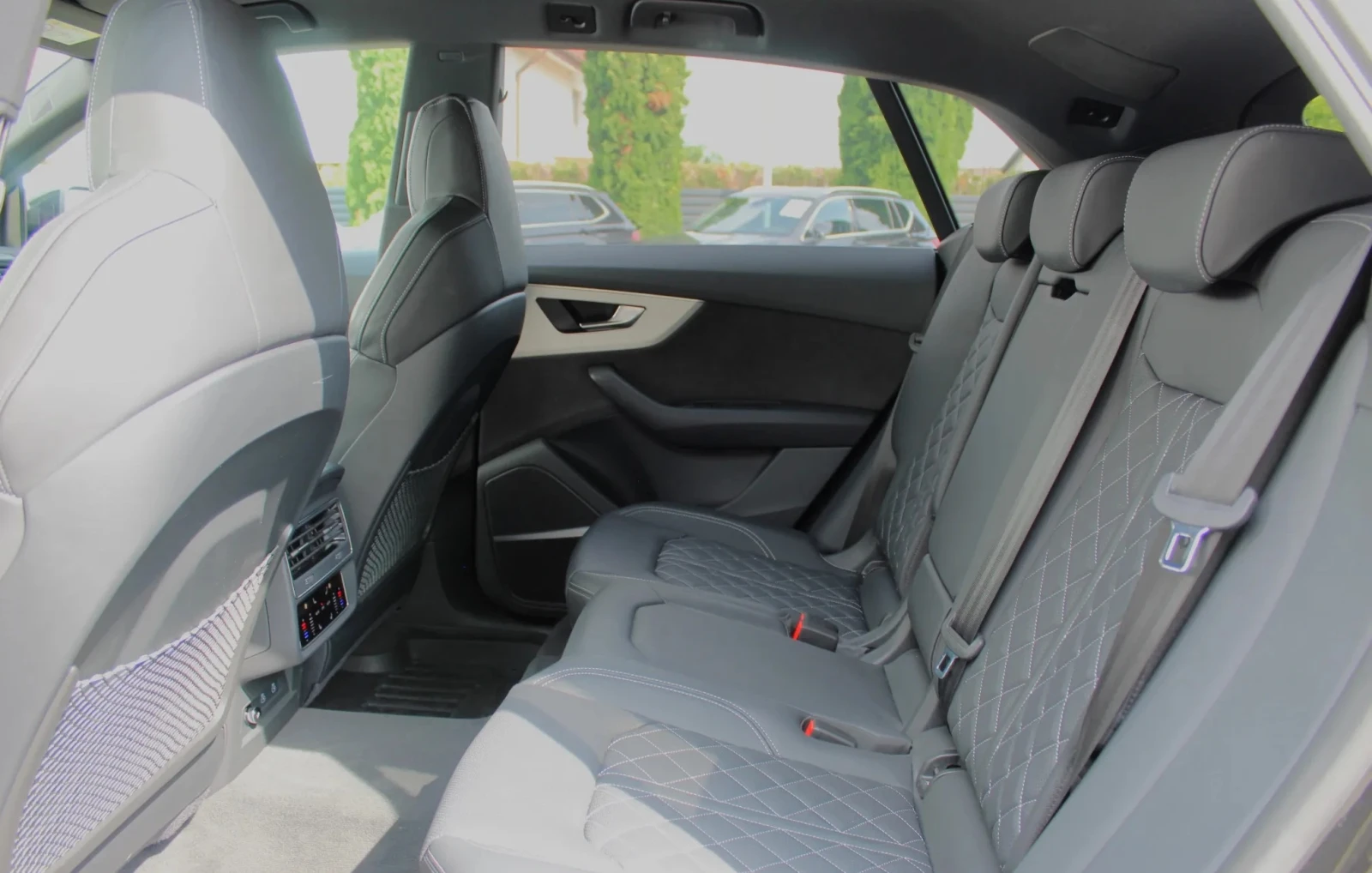 Audi SQ8 4.0 TFSI Quattro , снимка 8 - Автомобили и джипове - 54186714