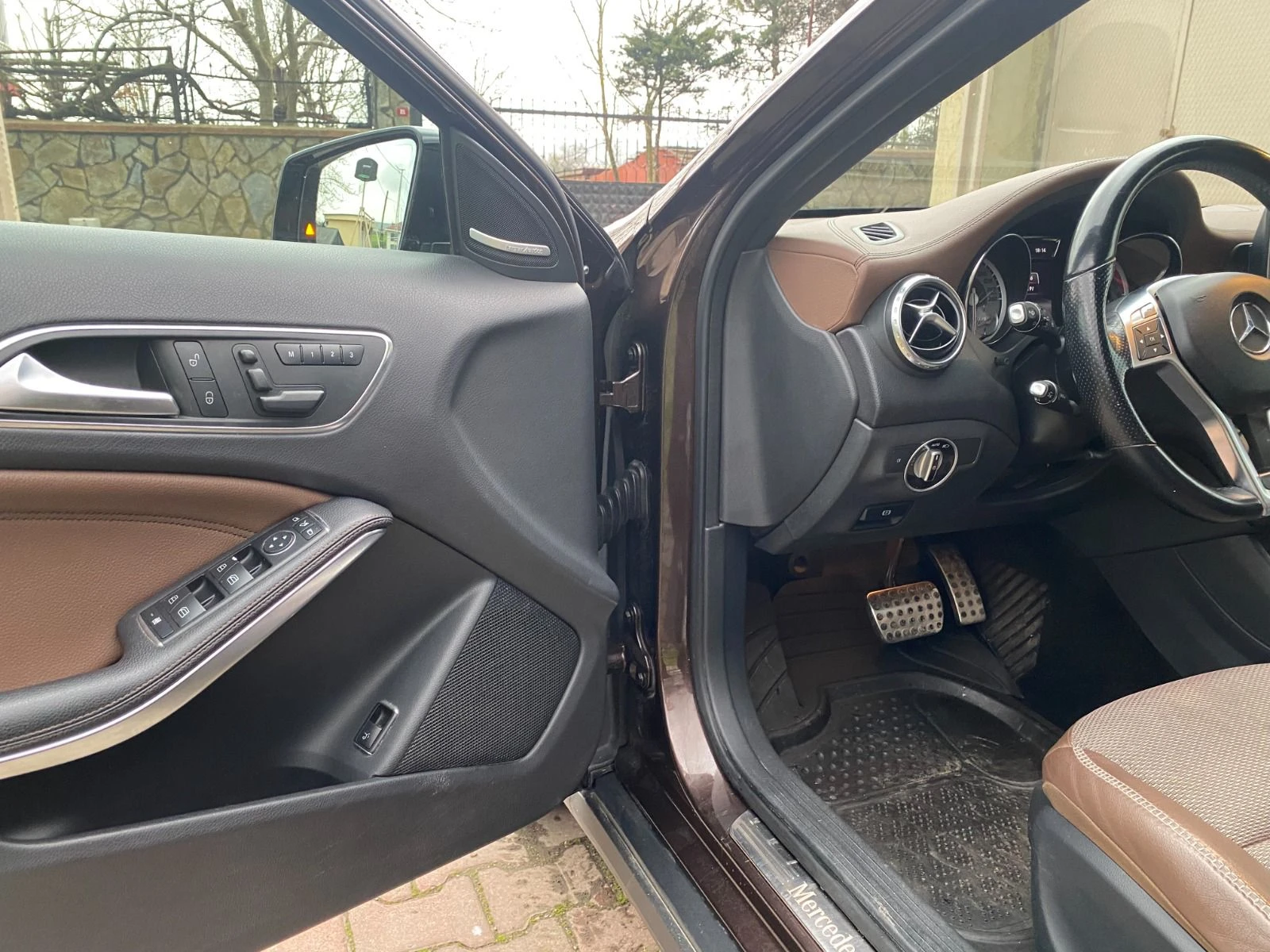 Mercedes-Benz GLA 220, снимка 13 - Автомобили и джипове - 54209546