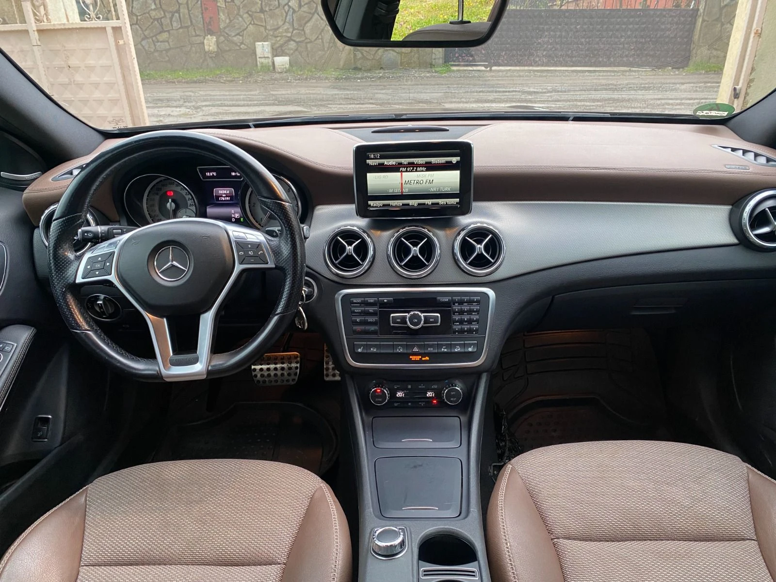 Mercedes-Benz GLA 220, снимка 10 - Автомобили и джипове - 54209546