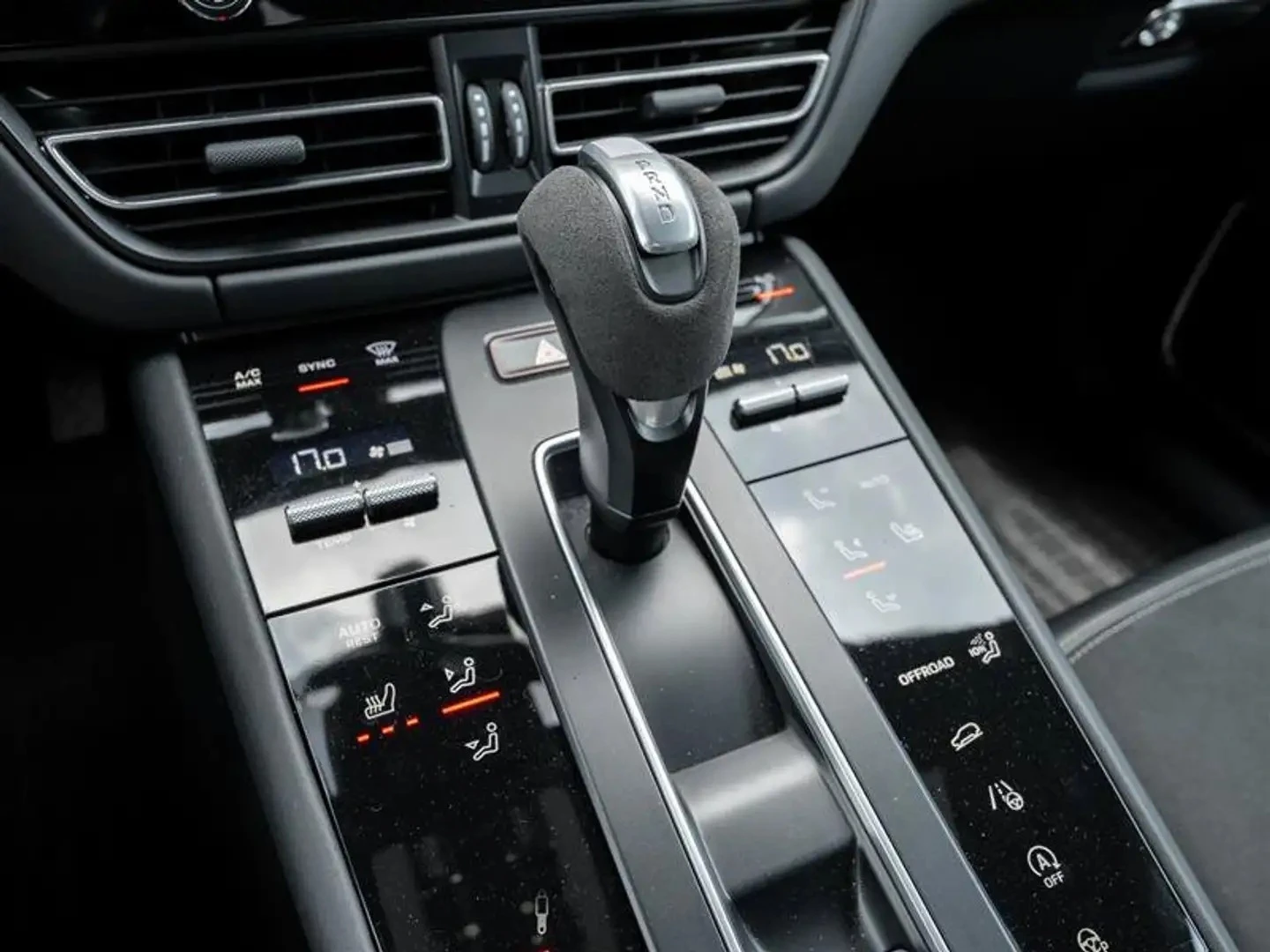 Porsche Macan GTS* Burmester * AвтоКредит * (ЦЕНА ДО БГ), снимка 12 - Автомобили и джипове - 55185106