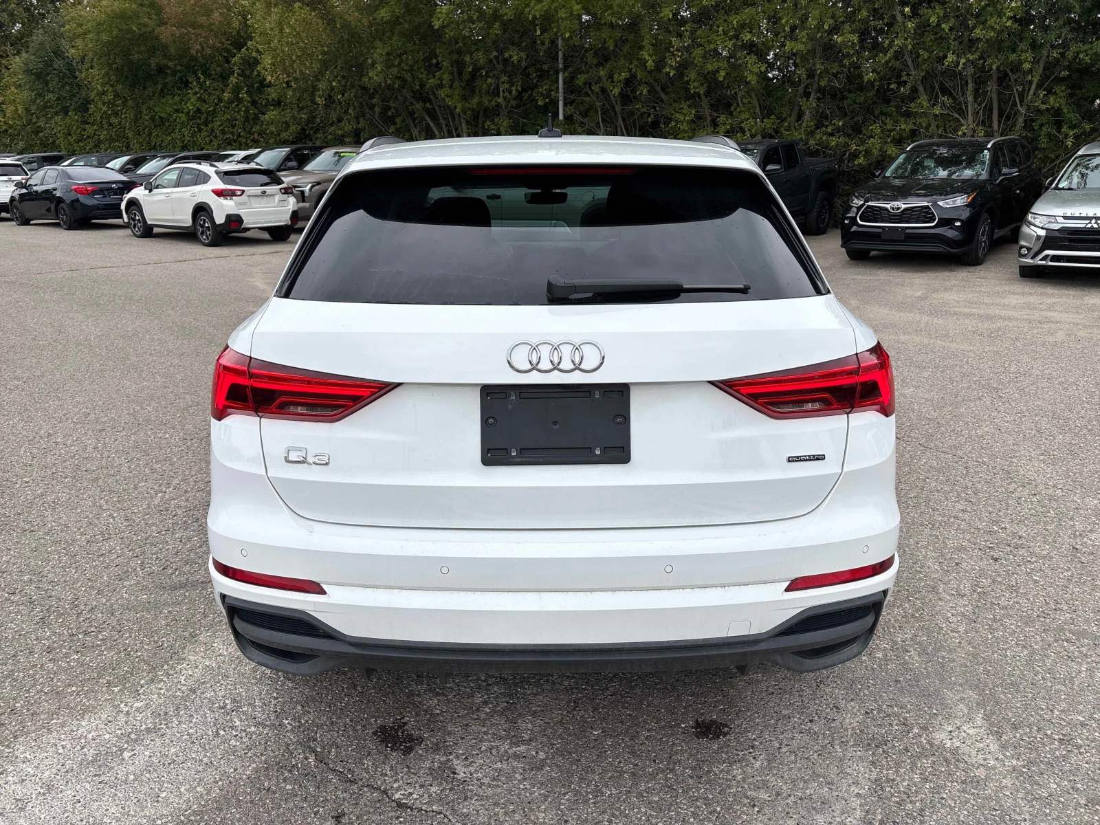 Audi Q3 Komfort * CARFAX * БЕЗ ПЪРВОНАЧАЛНА ВНОСКА, снимка 4 - Автомобили и джипове - 56093674