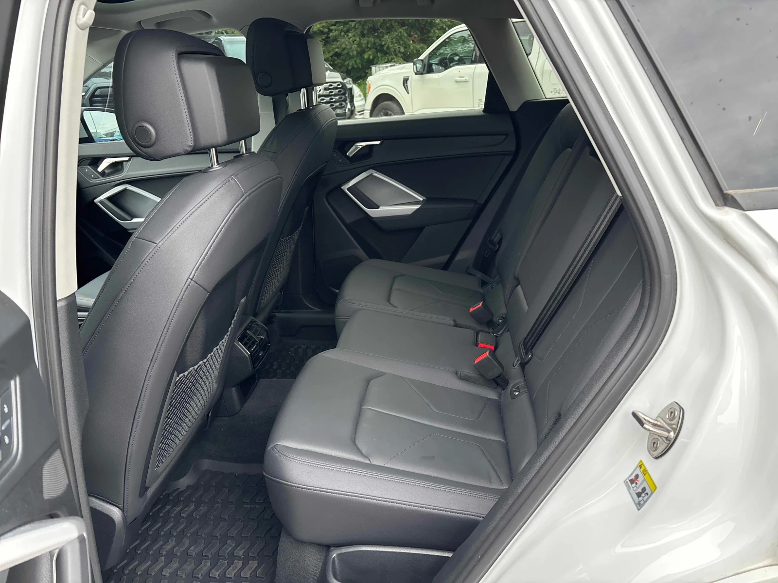 Audi Q3 Komfort * CARFAX * БЕЗ ПЪРВОНАЧАЛНА ВНОСКА, снимка 11 - Автомобили и джипове - 56093674