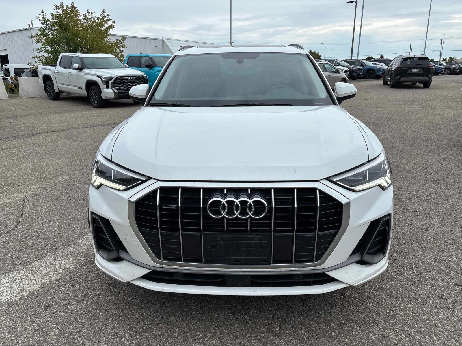 Audi Q3 Komfort * CARFAX * БЕЗ ПЪРВОНАЧАЛНА ВНОСКА, снимка 6 - Автомобили и джипове - 56093674