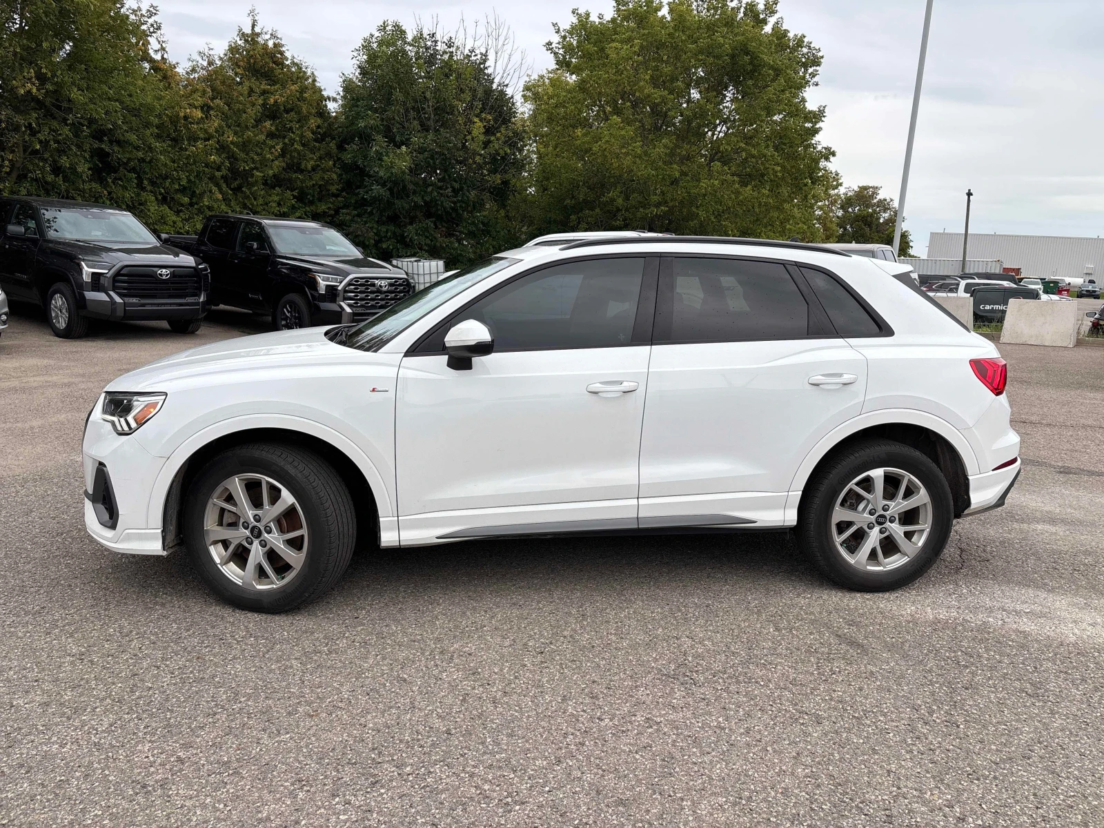 Audi Q3 Komfort * CARFAX * БЕЗ ПЪРВОНАЧАЛНА ВНОСКА, снимка 14 - Автомобили и джипове - 56093674