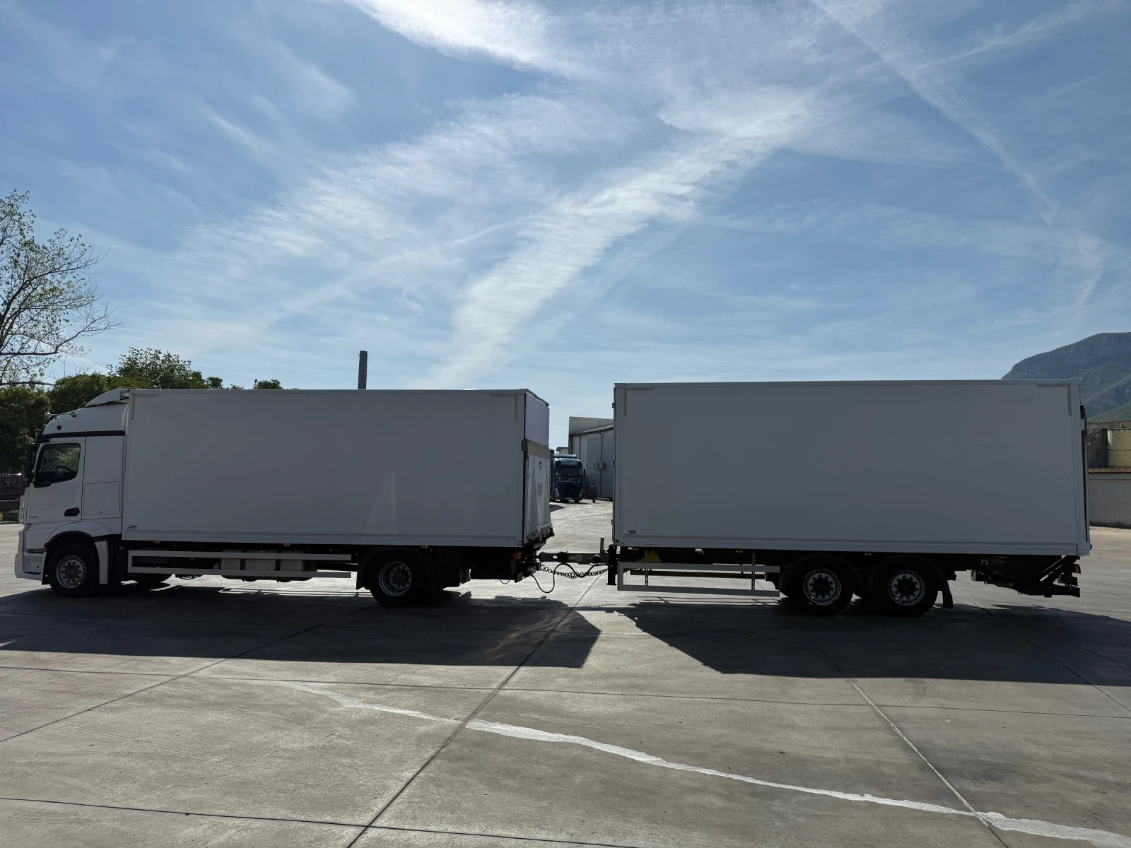 Mercedes-Benz Actros Комплект хенгер с ремарке и падащ борд 1845 - изображение 7