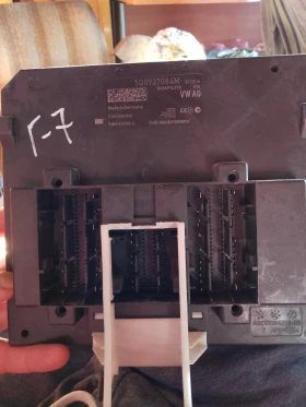 5Q0937084M модул за Голф7 