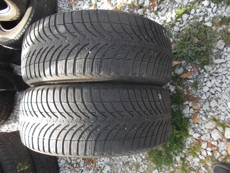 Гуми Зимни 215/55R16, снимка 1 - Гуми и джанти - 23263147