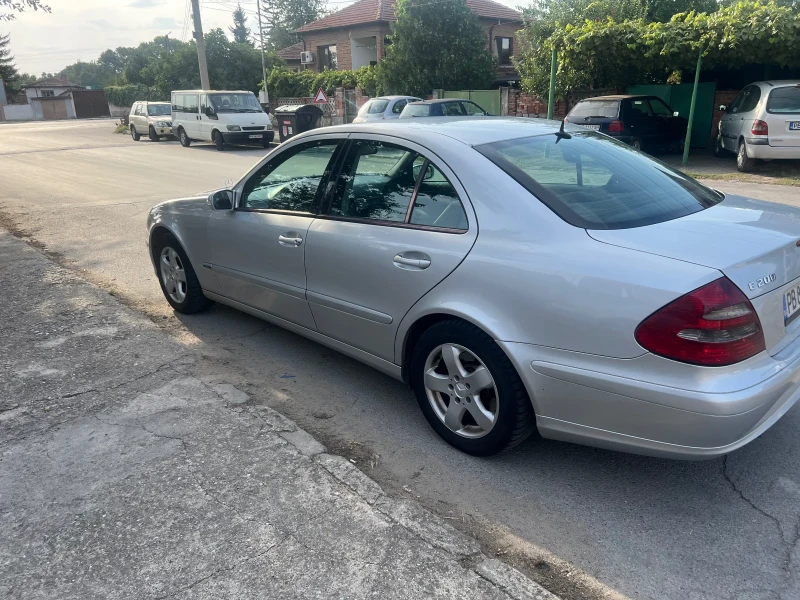 Mercedes-Benz E 200, снимка 6 - Автомобили и джипове - 47545337