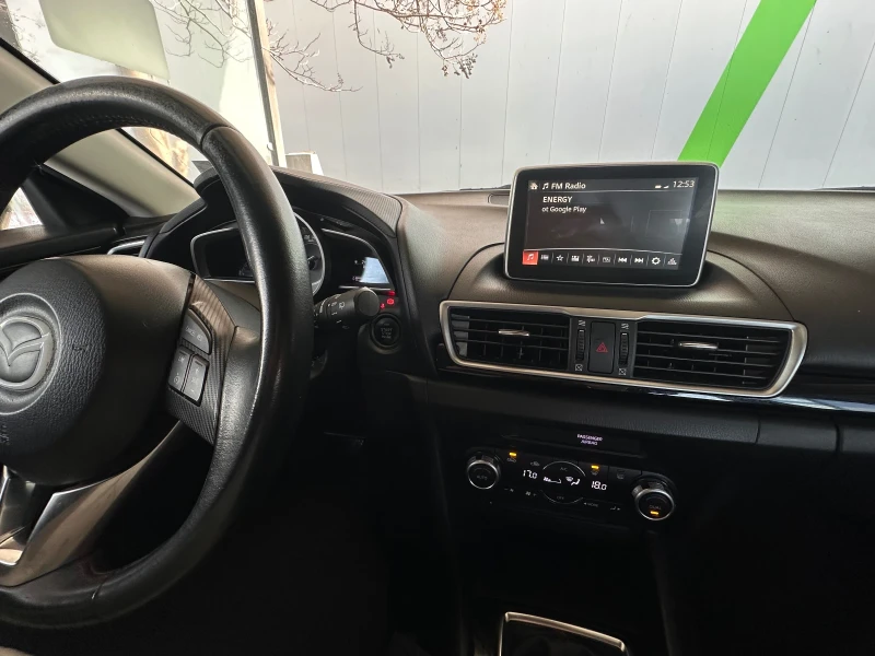 Mazda 3 Skyactive, снимка 9 - Автомобили и джипове - 48811876